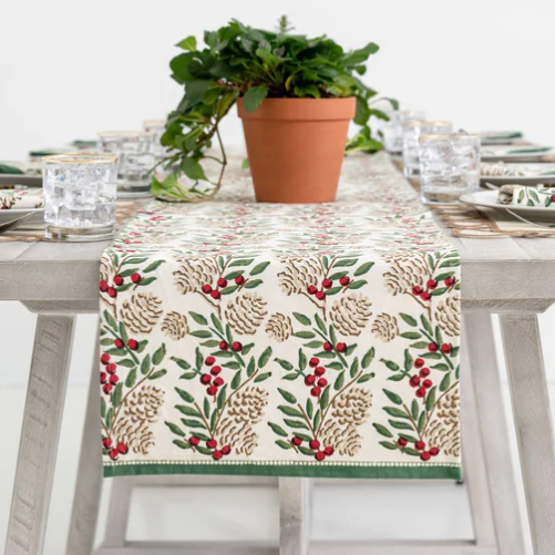 Christmas Garland Table Runner Non(e)such
