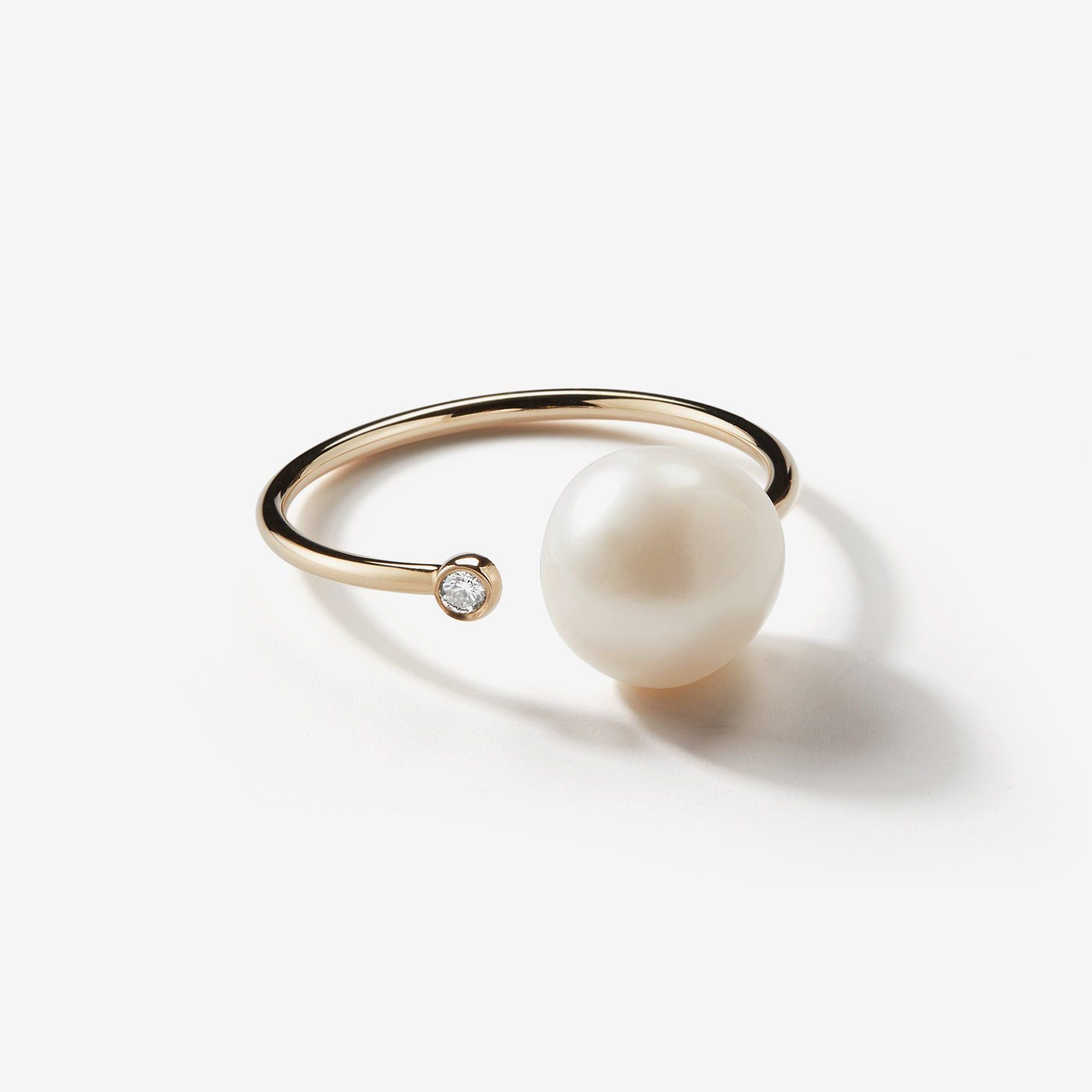 Sea of Beauty Collection. Open Diamond and White Pearl Thin Ring